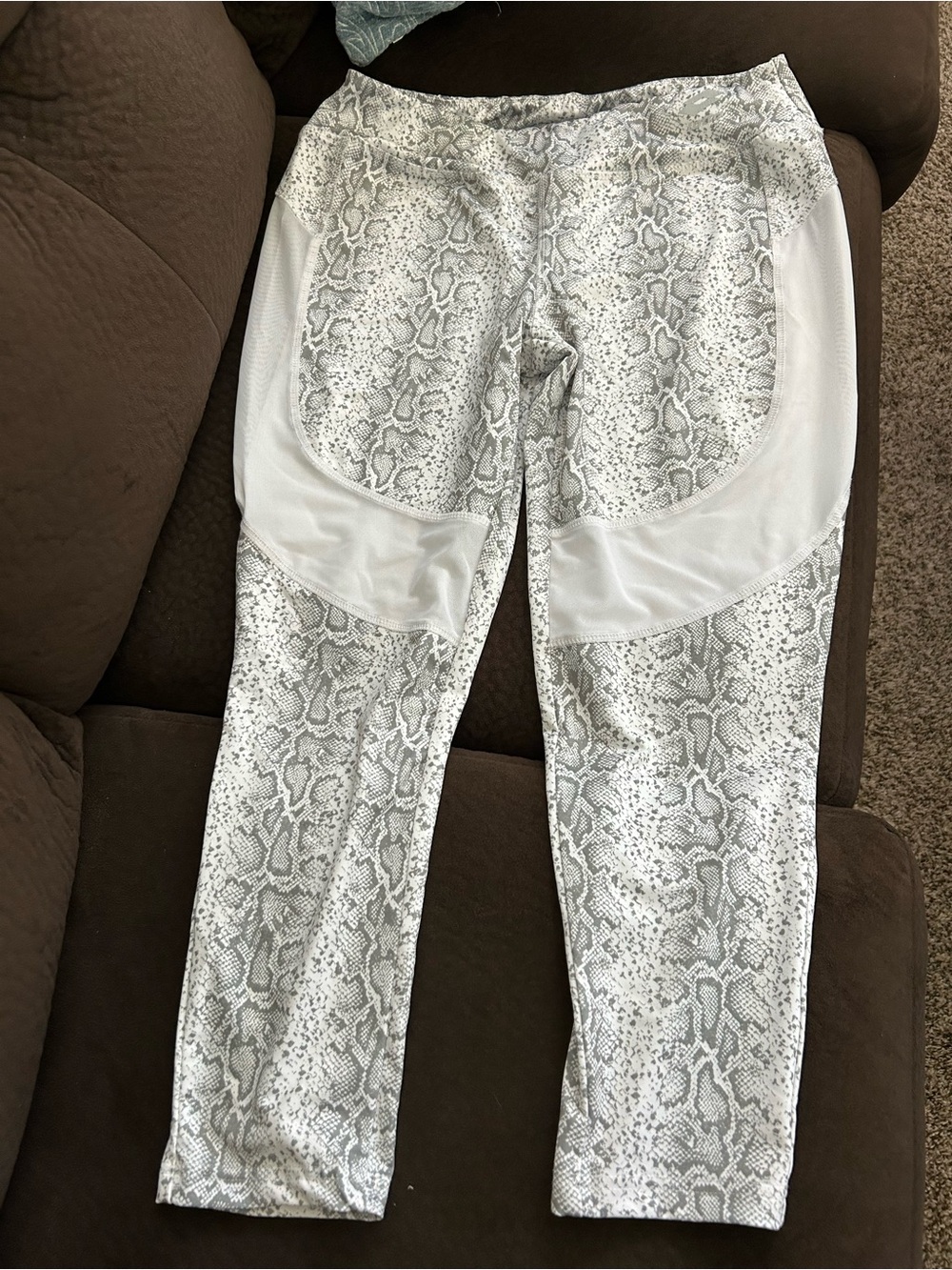 Iotto Italian Sport Design White & Light Gray Snake-Print Mesh Panel Leggings
